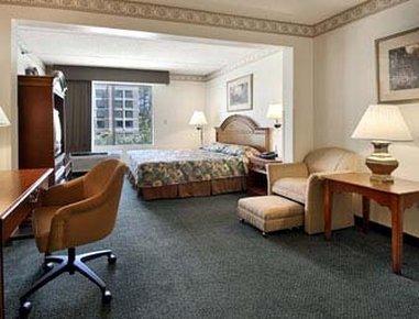 Wingate By Wyndham Raleigh Durham / Airport Hotel Exterior photo